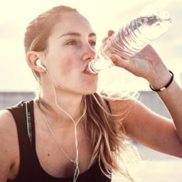 Q&A: How Much Water Should I Be Drinking? | FitMinutes.com