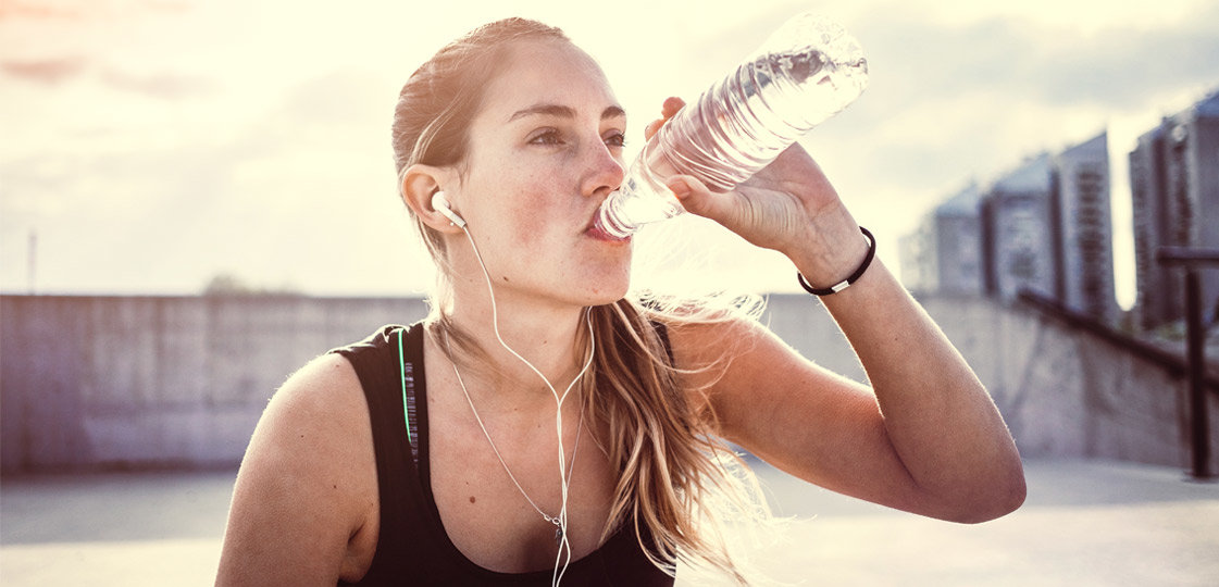 Q&A: How Much Water Should I Be Drinking? | FitMinutes.com