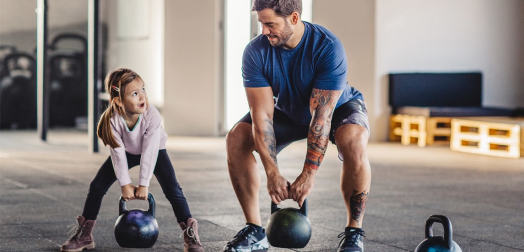 Q&A: Is it Okay for My Kid to Start Lifting Weights? | FitMinutes.com