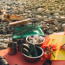 6 Quick, Easy and Healthy Camping Meals | FitMinutes.com