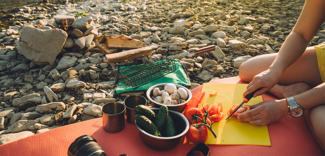 6 Quick, Easy and Healthy Camping Meals | FitMinutes.com