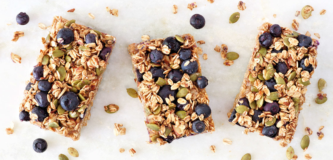 8 Healthy Road Trip Snacks | FitMinutes.com