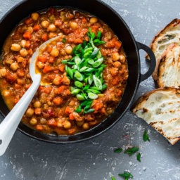 10 Healthy Chili Recipes for National Chili Month | FitMinutes.com
