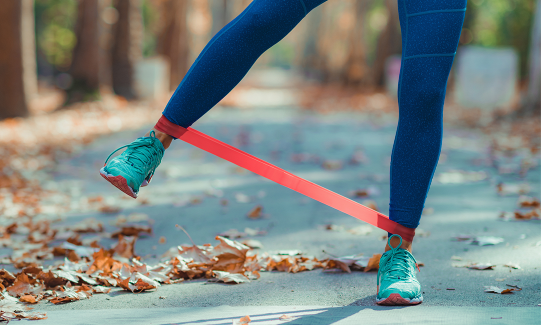 10 Resistance Band Exercises To Maximize Your At-Home Workouts | FitMinutes.com
